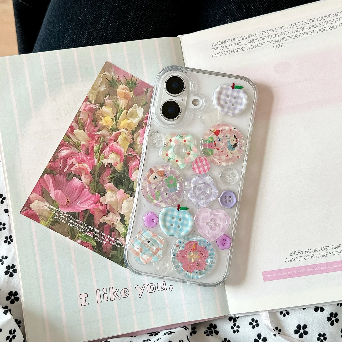 Adorable Transparent Decorated with Patterned Buttons Fun Look Phone Case for iPhone 16 15 14 13 Pro Max Back Cover Capa