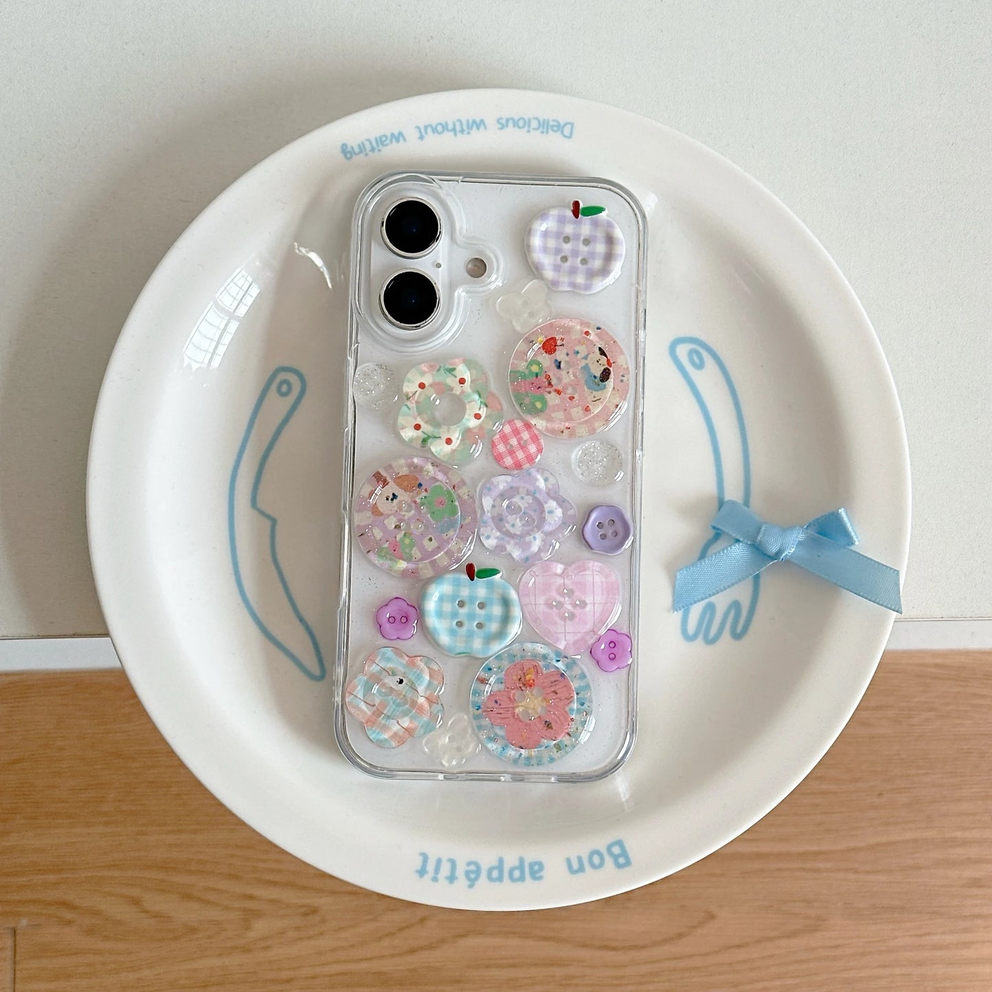 Adorable Transparent Decorated with Patterned Buttons Fun Look Phone Case for iPhone 16 15 14 13 Pro Max Back Cover Capa